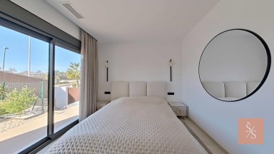 Luxusní vila s bazénem v Las Colinas Golf & Country Club