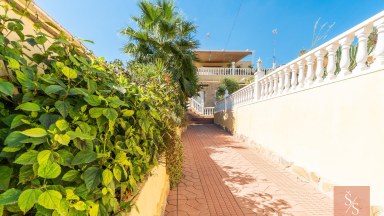 Dvojdomek s bazénem a solárním systémem v Los Balcones