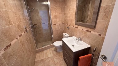 Zrekonstruované studio s prosklenou terasou 5 minut od pláže, Pinomar