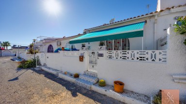 Bungalov s terasou u solného jezera Torrevieja
