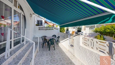 Bungalov s terasou u solného jezera Torrevieja