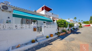 Bungalov s terasou u solného jezera Torrevieja