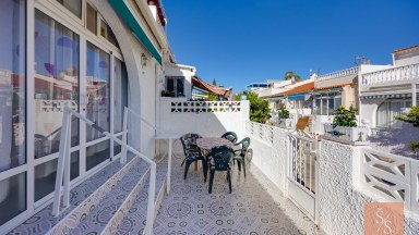 Bungalov s terasou u solného jezera Torrevieja