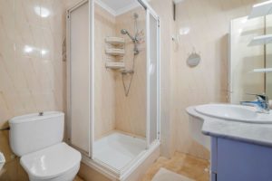 Apartmán v První Linii, Torrevieja, Koupelna