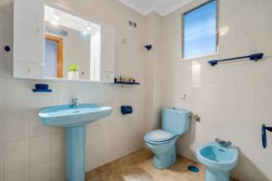 Apartmán v První Linii, Torrevieja, Koupelna