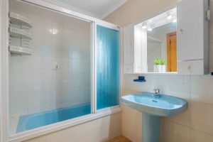 Apartmán v První Linii, Torrevieja, Koupelna