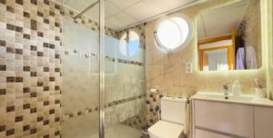 Apartmán Guardamar, koupelna