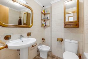 Apartmán Torrevieja, koupelna