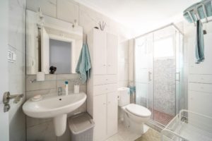 Podkrovní apartmán Torrevieja, koupelna