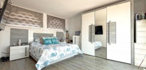 Zrekonstruovaná vila v Orihuela Costa ložnice