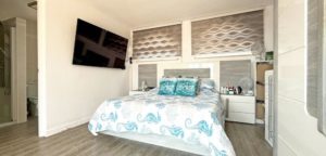 Zrekonstruovaná vila v Orihuela Costa ložnice