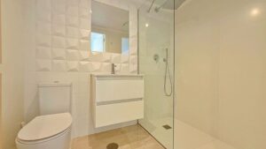 Ático Punta Prima koupelna